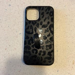 Loopy black leopard case